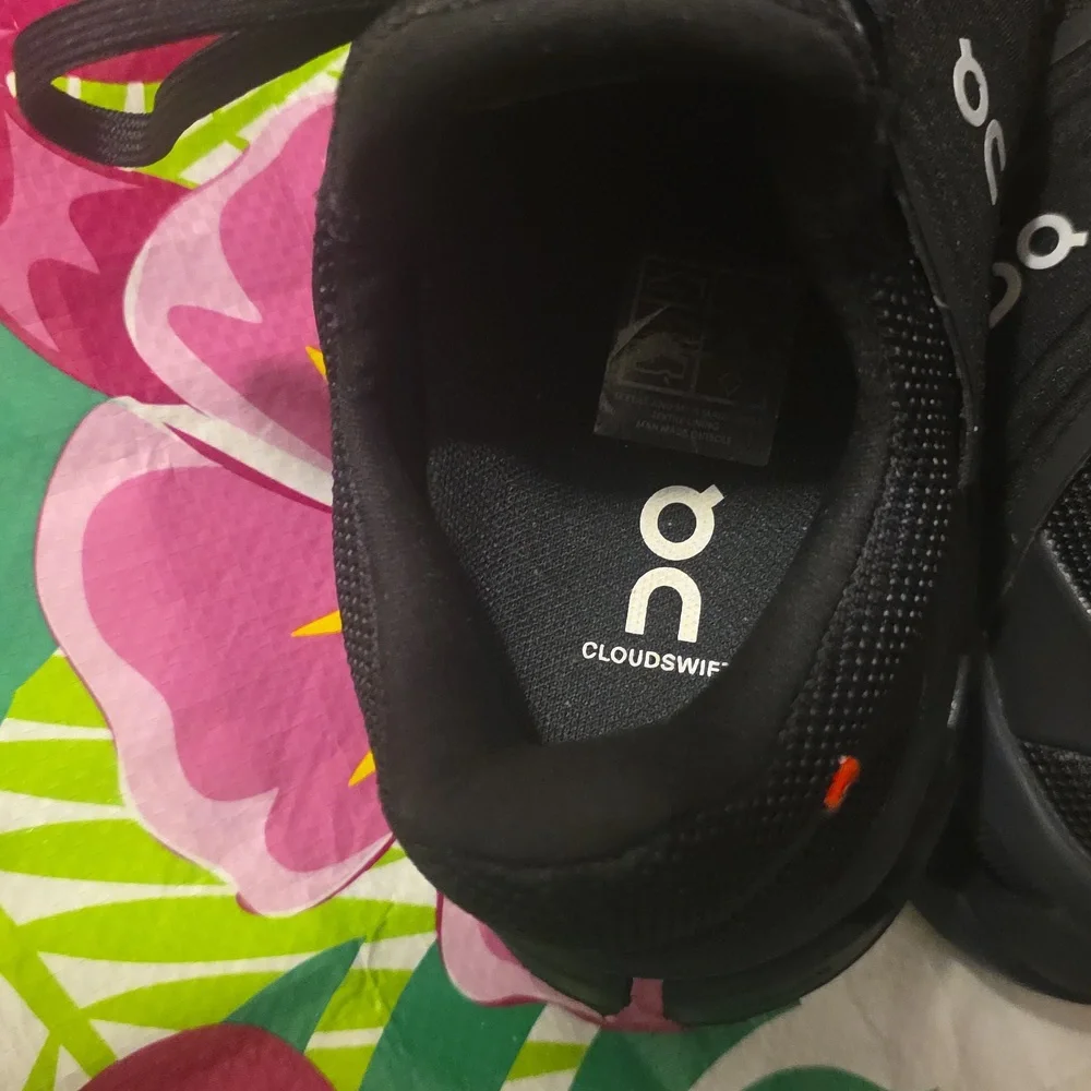 On Cloud Running Black Performance Sneakers - Picture 3 of 6
